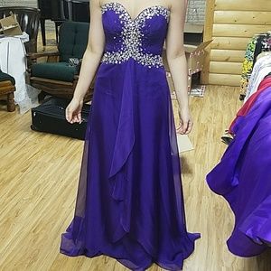 Mac Duggal size 4